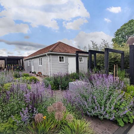 Little Maplewood, Tangmere Luaran gambar
