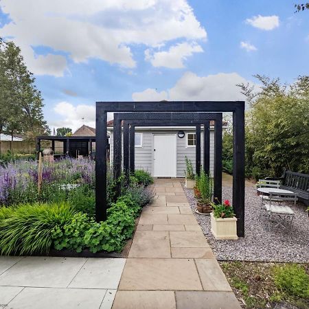 Little Maplewood, Tangmere Luaran gambar