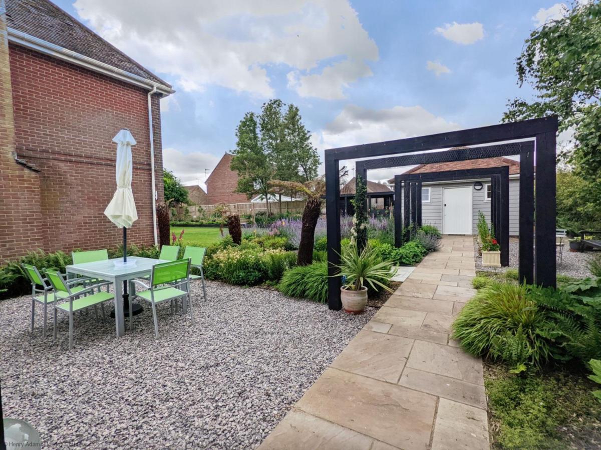 Little Maplewood, Tangmere Luaran gambar
