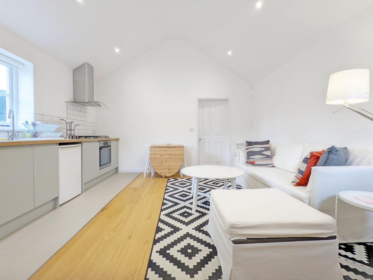 Little Maplewood, Tangmere Luaran gambar