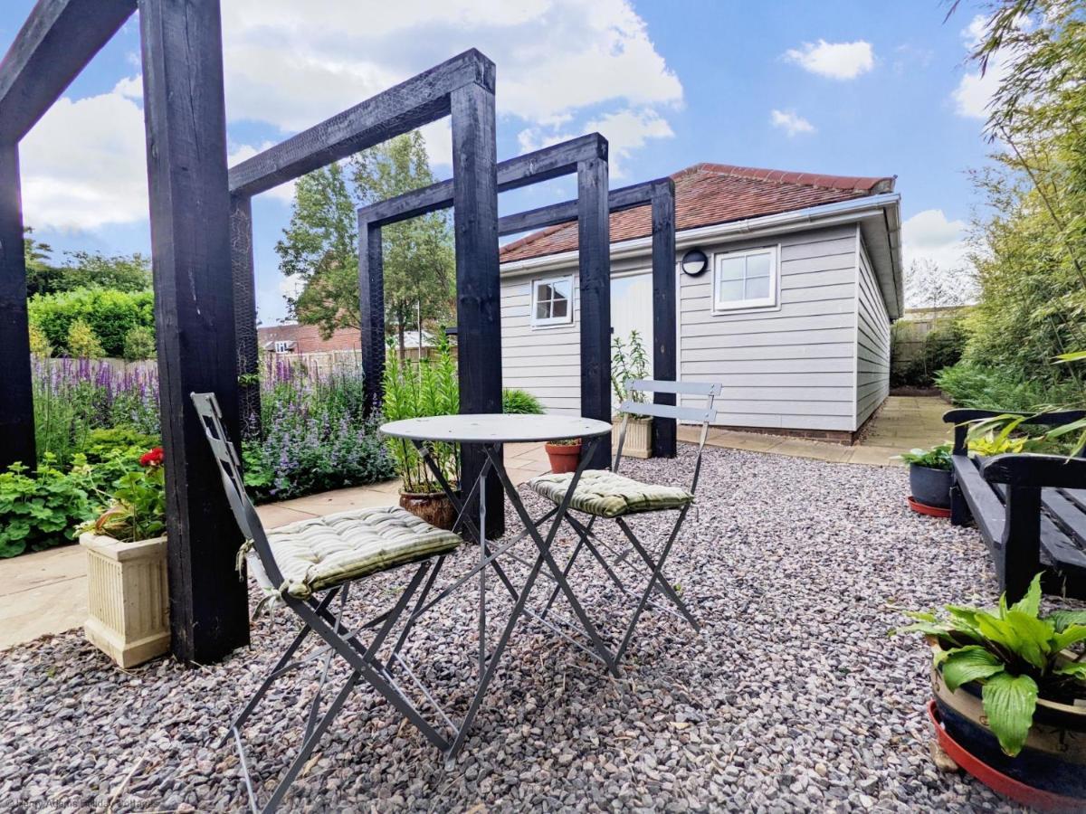 Little Maplewood, Tangmere Luaran gambar