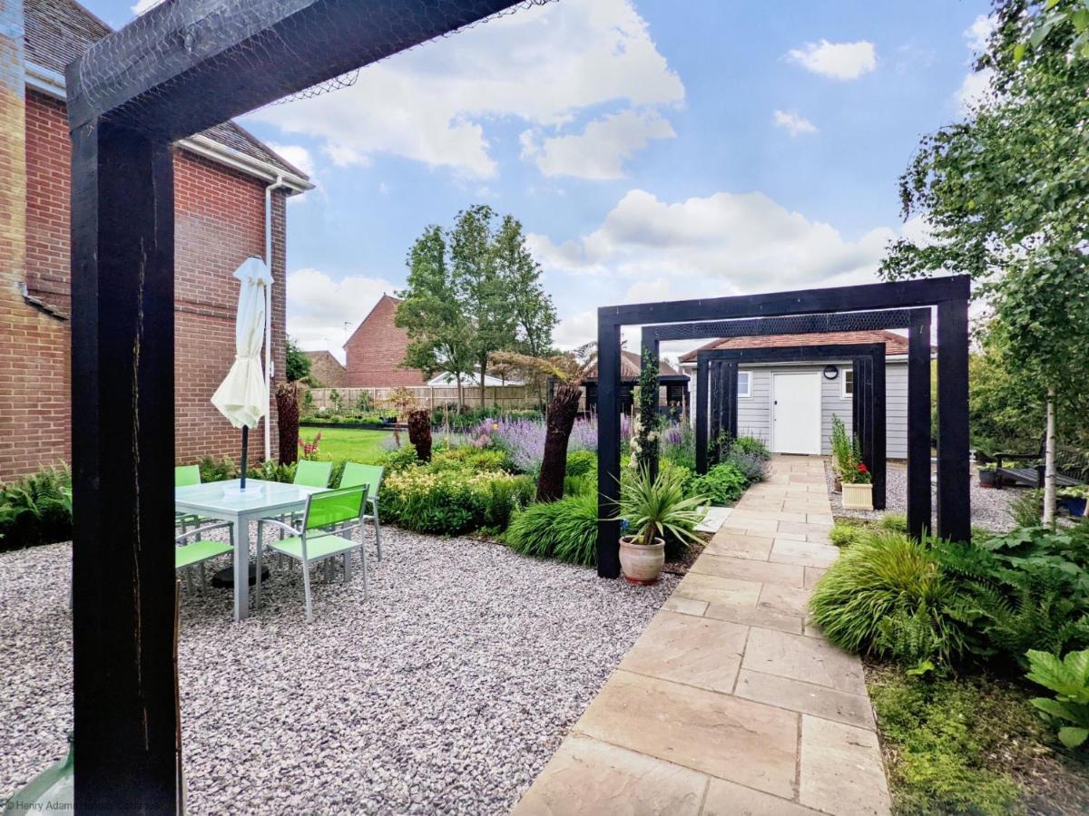 Little Maplewood, Tangmere Luaran gambar
